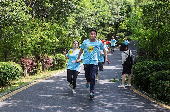 新宝5平台代理组织开展迎&ldquo;五一&rdquo;庆祝建司60周年智跑竞赛活动