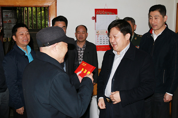 刘志仁亲临新宝5平台代理走访慰问军转干部国防建设二等功臣侯尚德