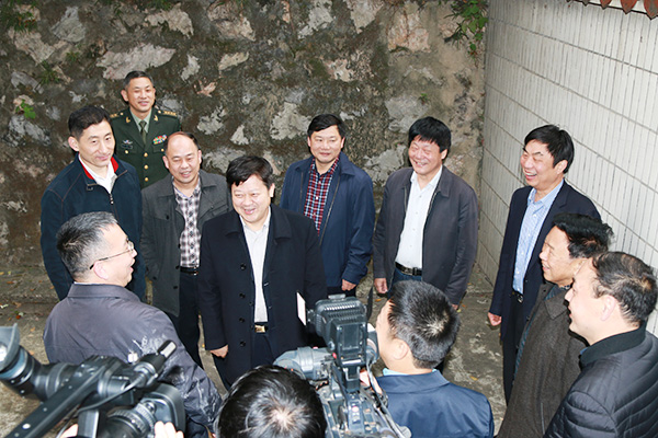 刘志仁亲临新宝5平台代理走访慰问军转干部国防建设二等功臣侯尚德