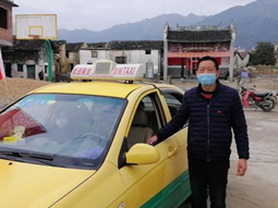 汝城：出租车司机袁强华当起疫情防控义务劝导员