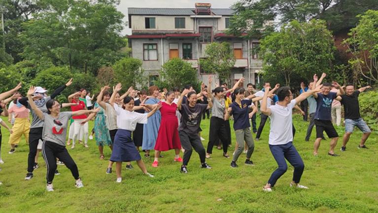 副水、通达：开展团队户外拓展活动